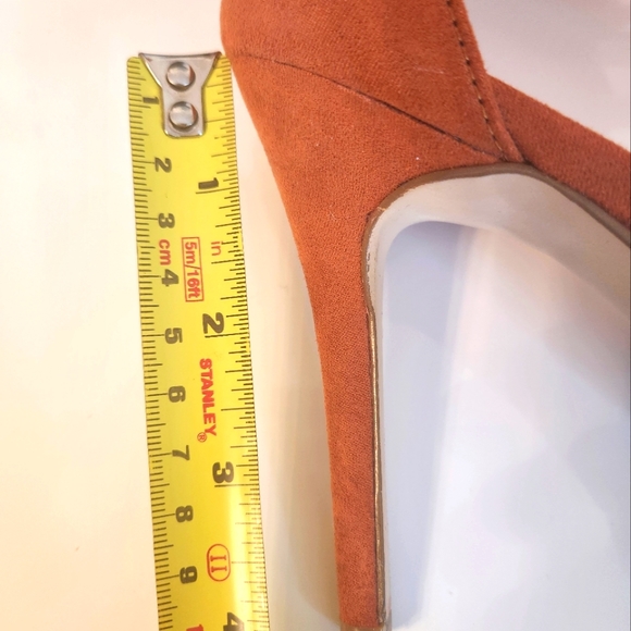 Charles by Charles David Orange Black Suede Strap Pump Heels Almost New Size 8.5 - Picture 11 of 11